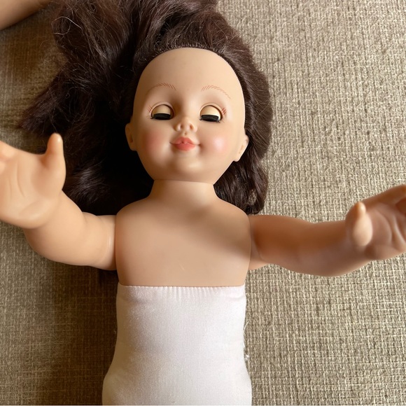 Alexander Doll 2004  Pre Owned - Picture 5 of 5